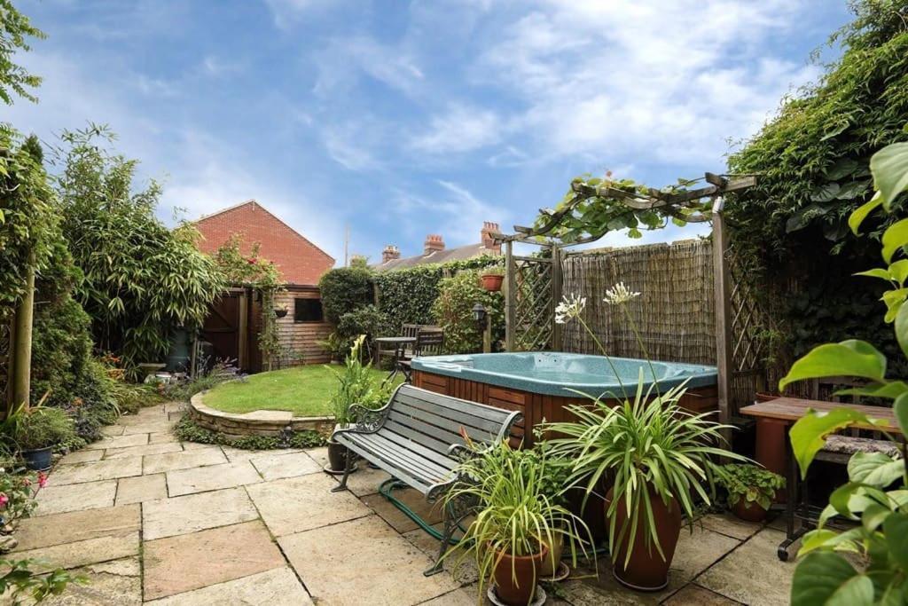 Large Character Home, Hot Tub, Beach 5 Min Walk Gorleston-on-Sea Zewnętrze zdjęcie