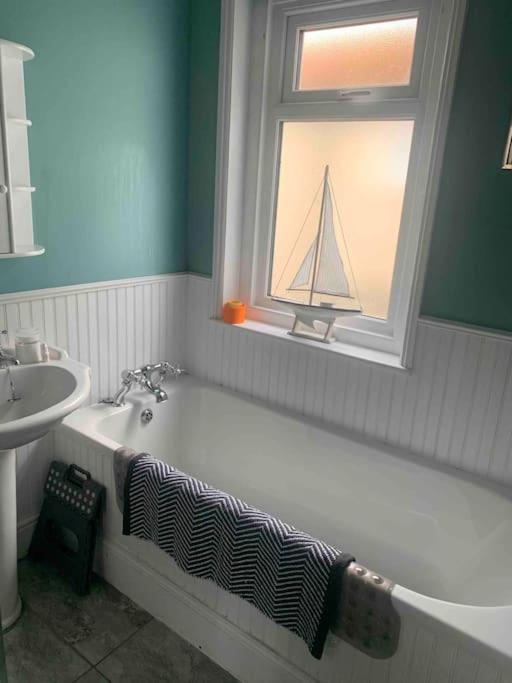 Large Character Home, Hot Tub, Beach 5 Min Walk Gorleston-on-Sea Zewnętrze zdjęcie