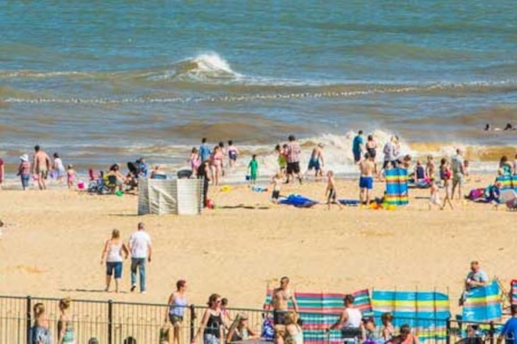 Large Character Home, Hot Tub, Beach 5 Min Walk Gorleston-on-Sea Zewnętrze zdjęcie