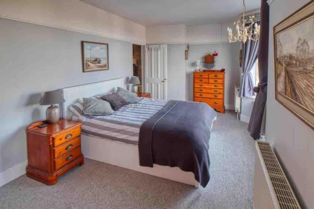 Large Character Home, Hot Tub, Beach 5 Min Walk Gorleston-on-Sea Zewnętrze zdjęcie